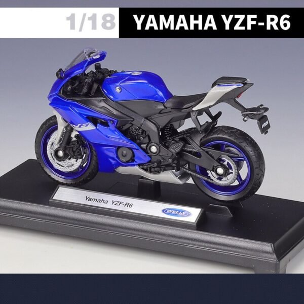 Moto Yamaha YZR-M1 - 4