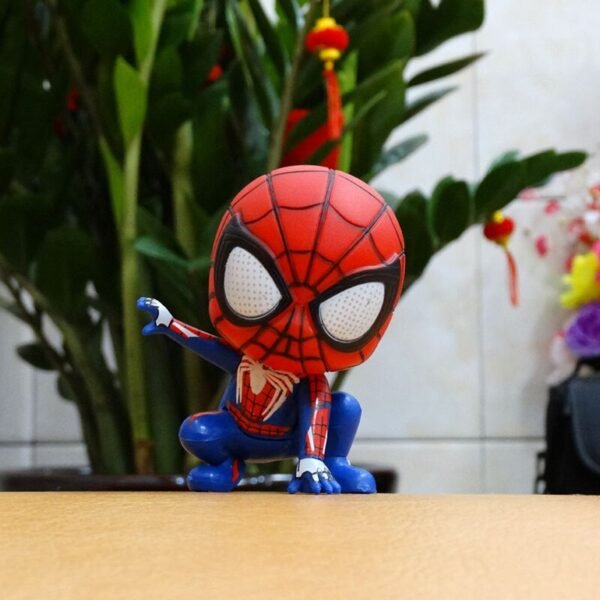 Figurine Lumineuse Articulée de Super-Héros - 1