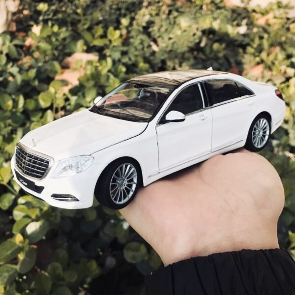 Voiture miniature Aston Martin DBS Superlaggera - 5