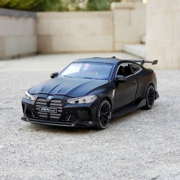 SUV Audi Q8 en alliage - 3