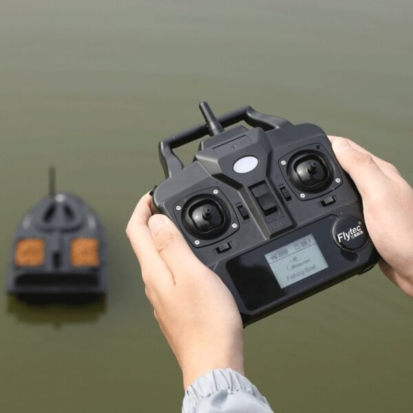 Bateau radiocommandé pour la pêche - 2