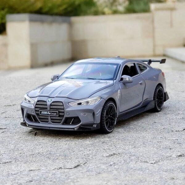 SUV Audi Q8 en alliage - 8